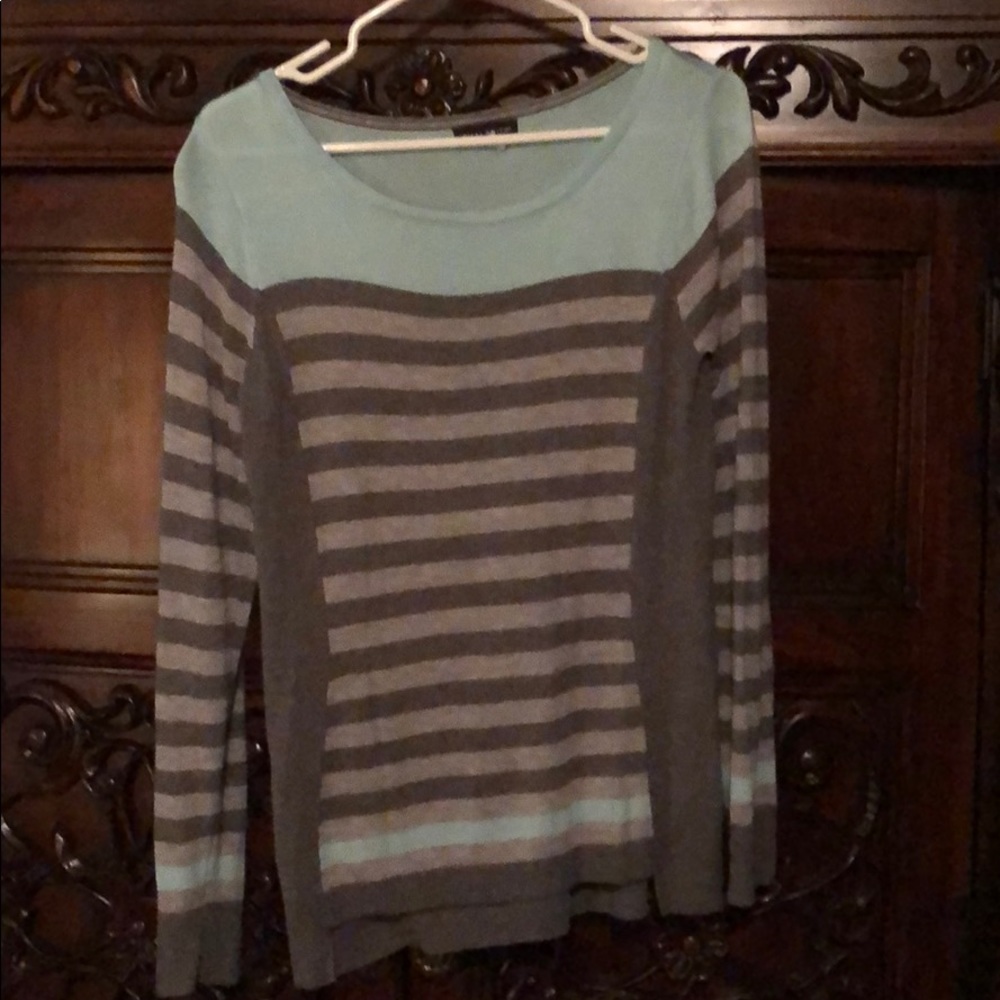 Women’s sweater. New.